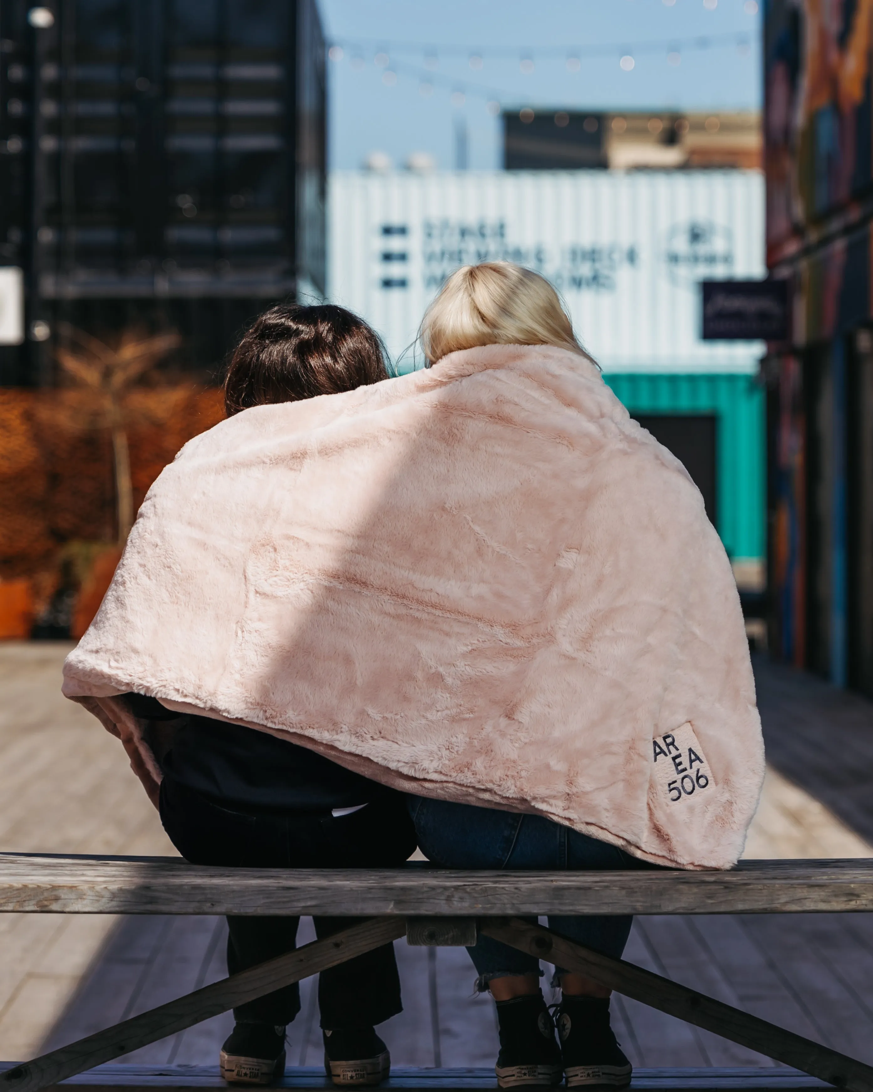 AREA 506 Faux Fur Blanket