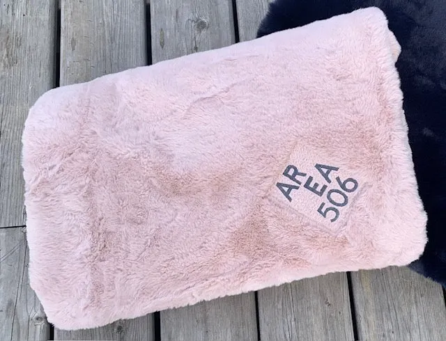AREA 506 Faux Fur Blanket