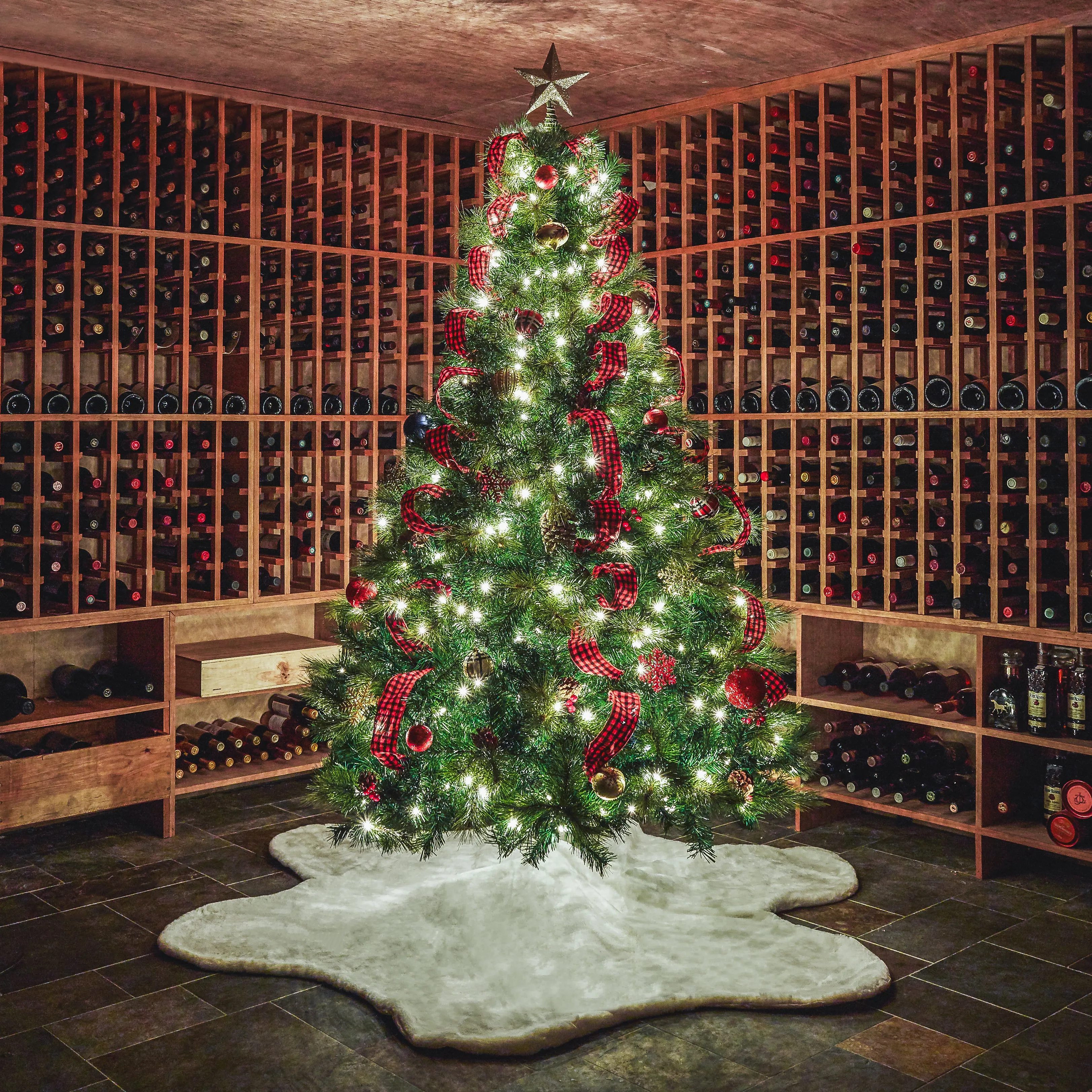 Blanket of Snow Tree Skirt ~70"