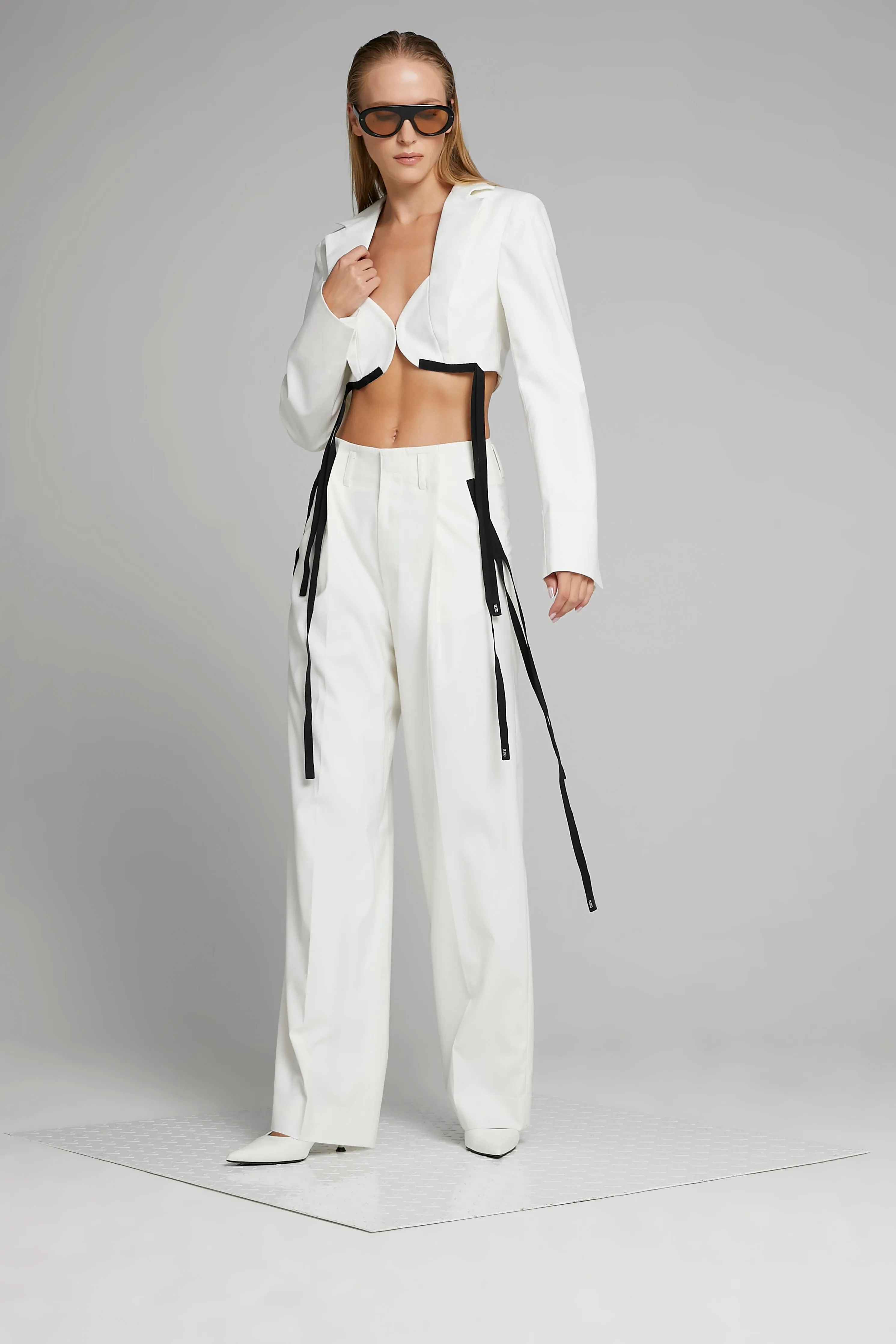 CROP BLAZER W/ BRA LINES