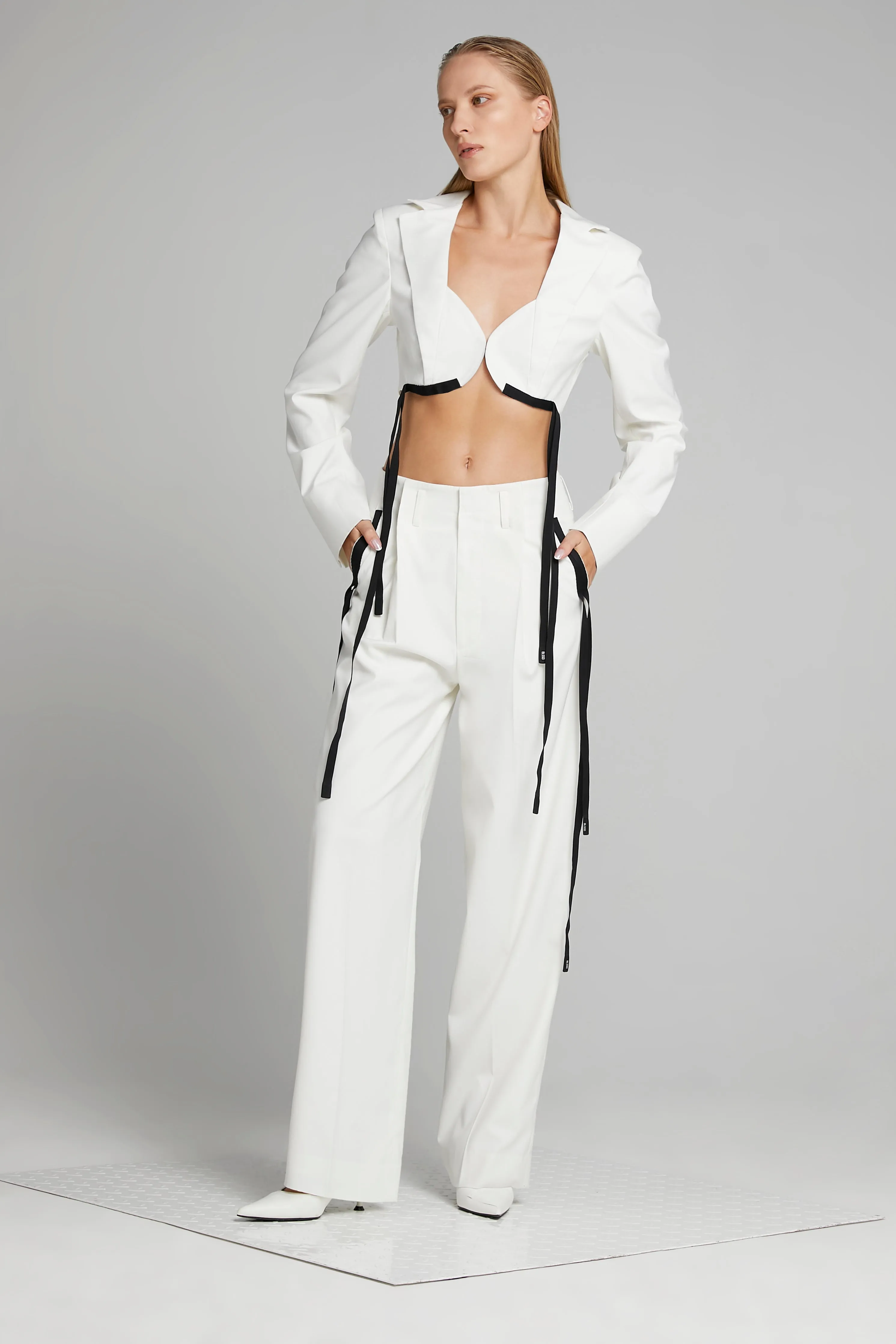 CROP BLAZER W/ BRA LINES